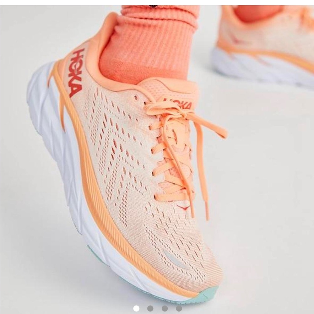 HOKA CLIFTON 8 SNEAKERS
